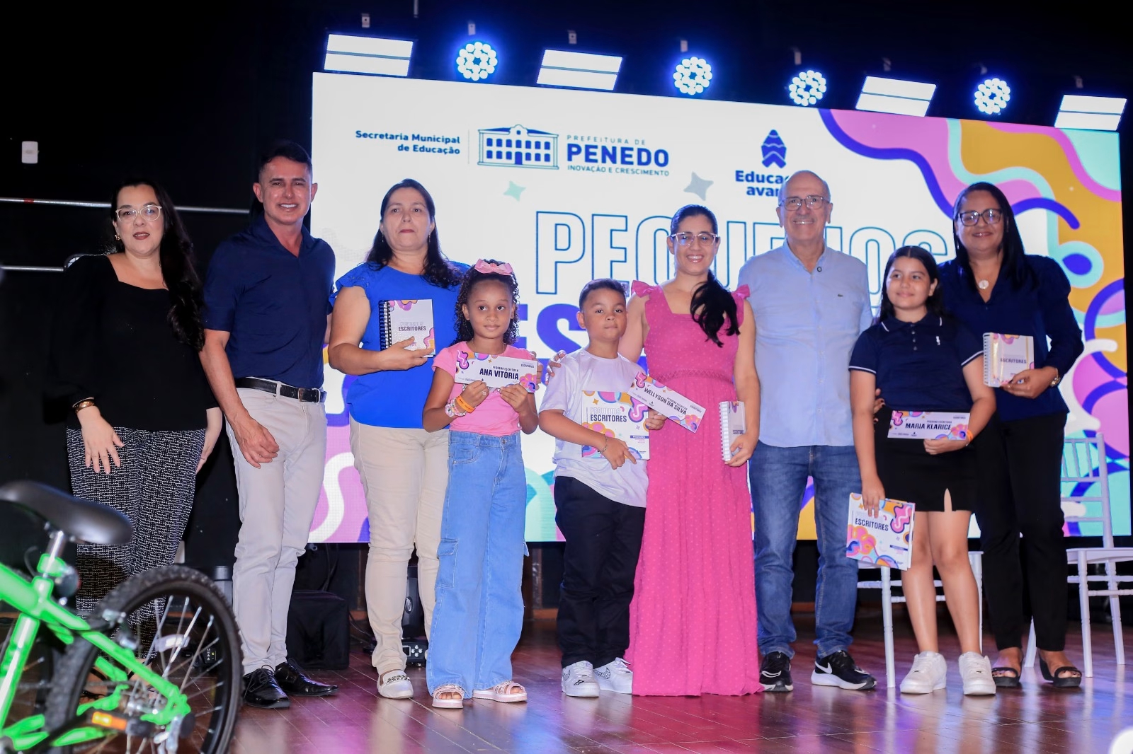 Prefeitura de Penedo lança livro de estudantes da rede pública