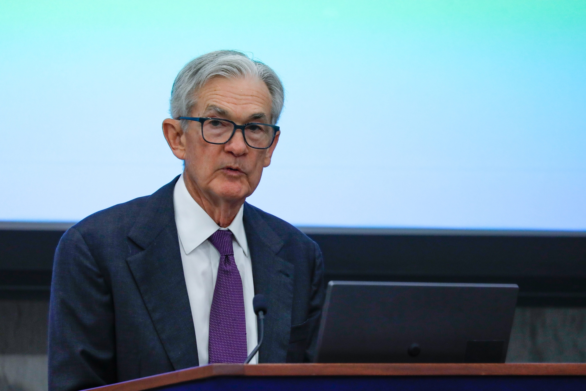 Economistas Defendem Renúncia de Powell para Proteger Independência do Fed