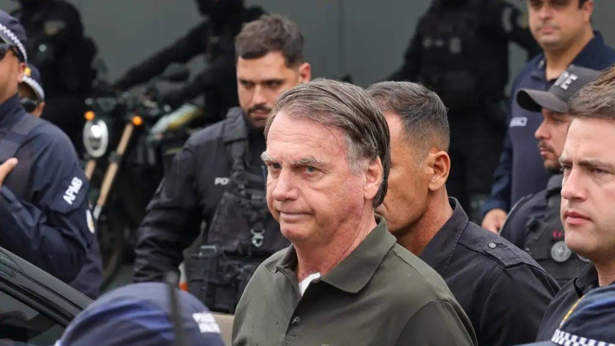 Cirurgia de Bolsonaro deve durar quatro horas segundo médicos