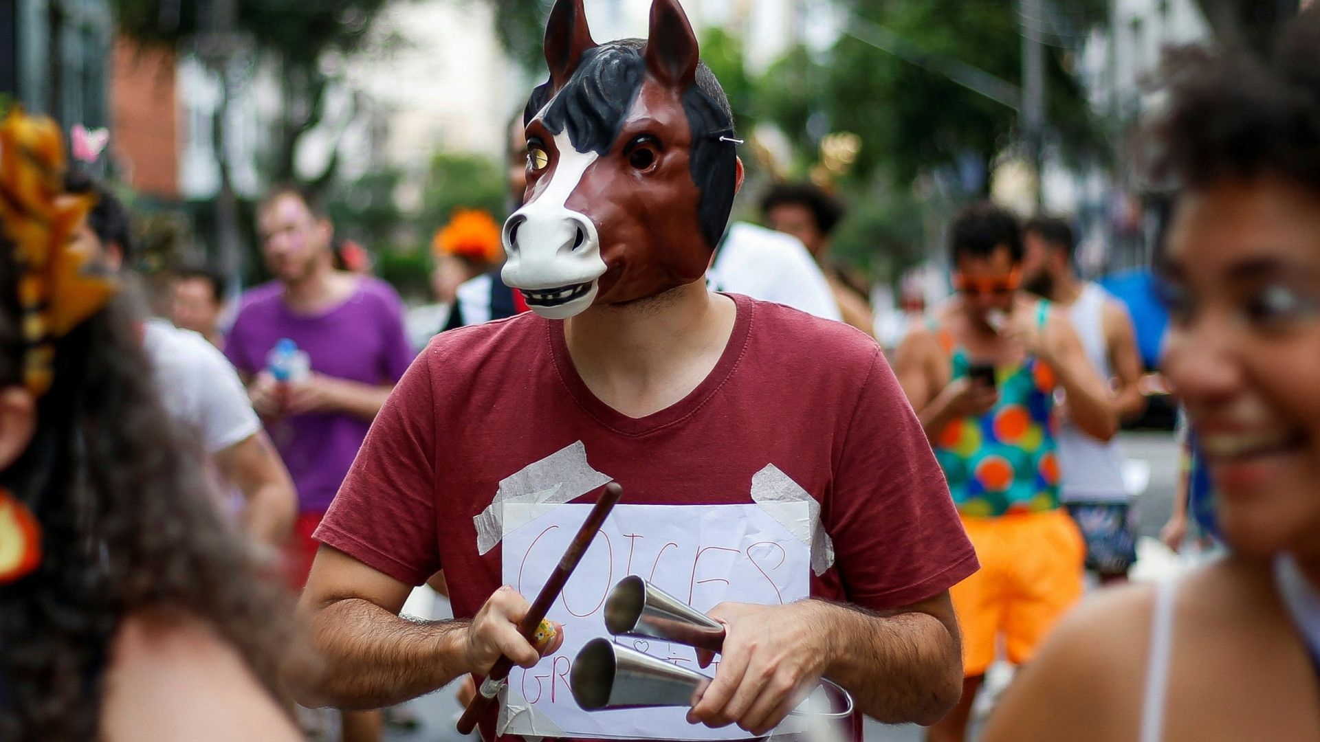 Incomodados podem denunciar desfile sem alvará