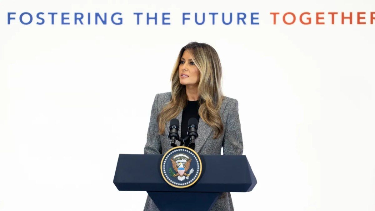 Melania Trump nega vínculo com Epstein e fala em mentiras