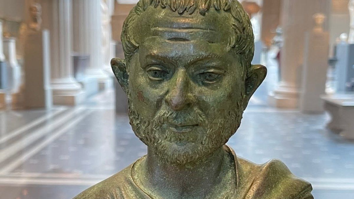 Reações dos internautas a estátua semelhante a Lula