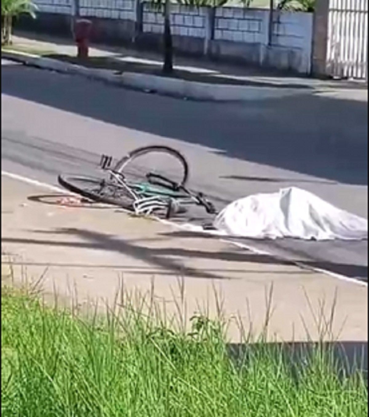 Ciclista morre atropelada por carreta em Maceió