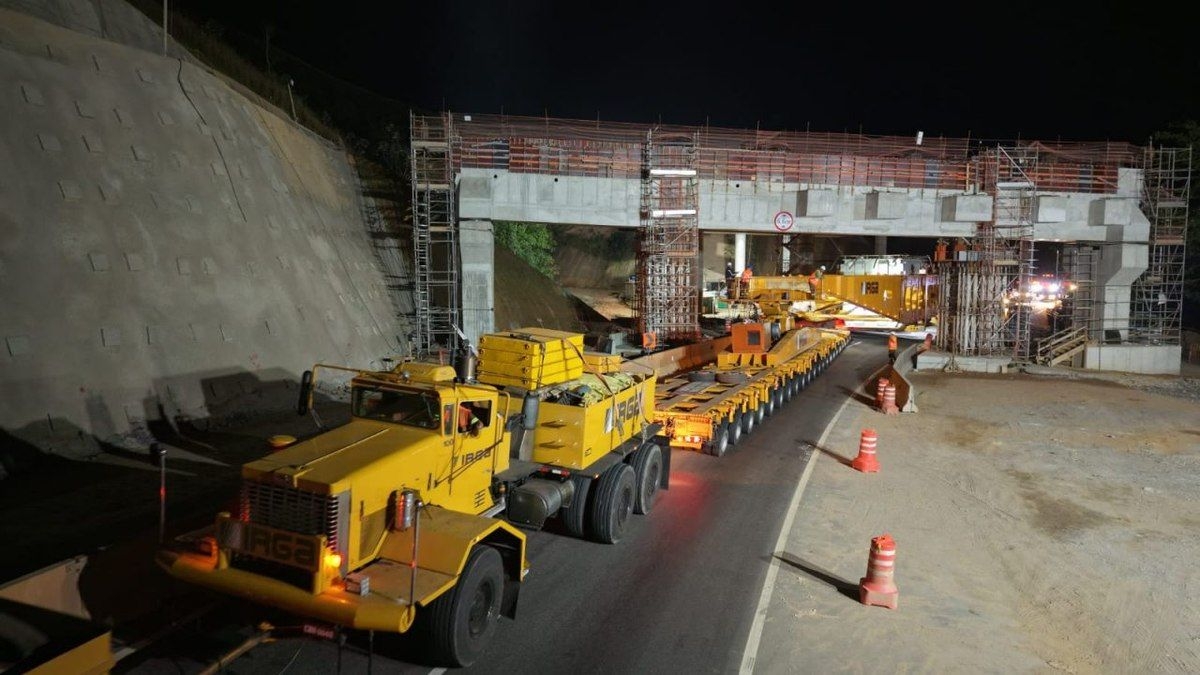 Carga de 800 toneladas bloqueia Serra das Araras neste domingo