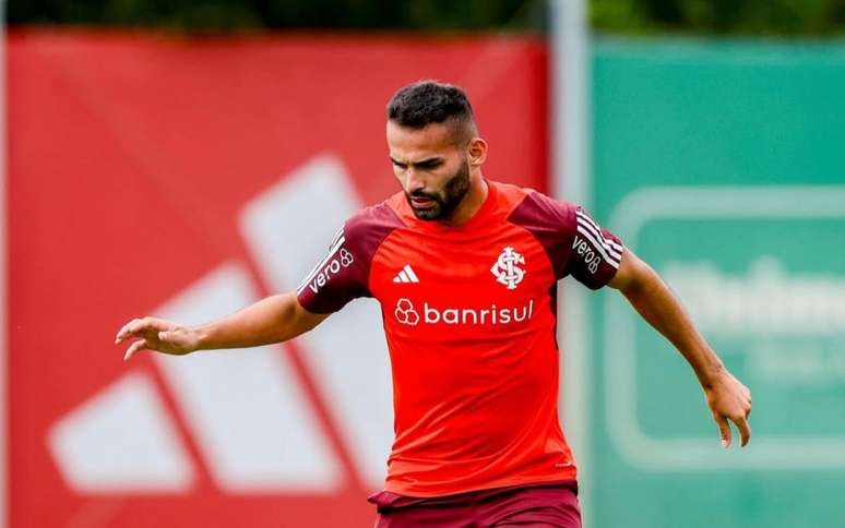 Após desistência do Santos, Thiago Maia permanece no Internacional