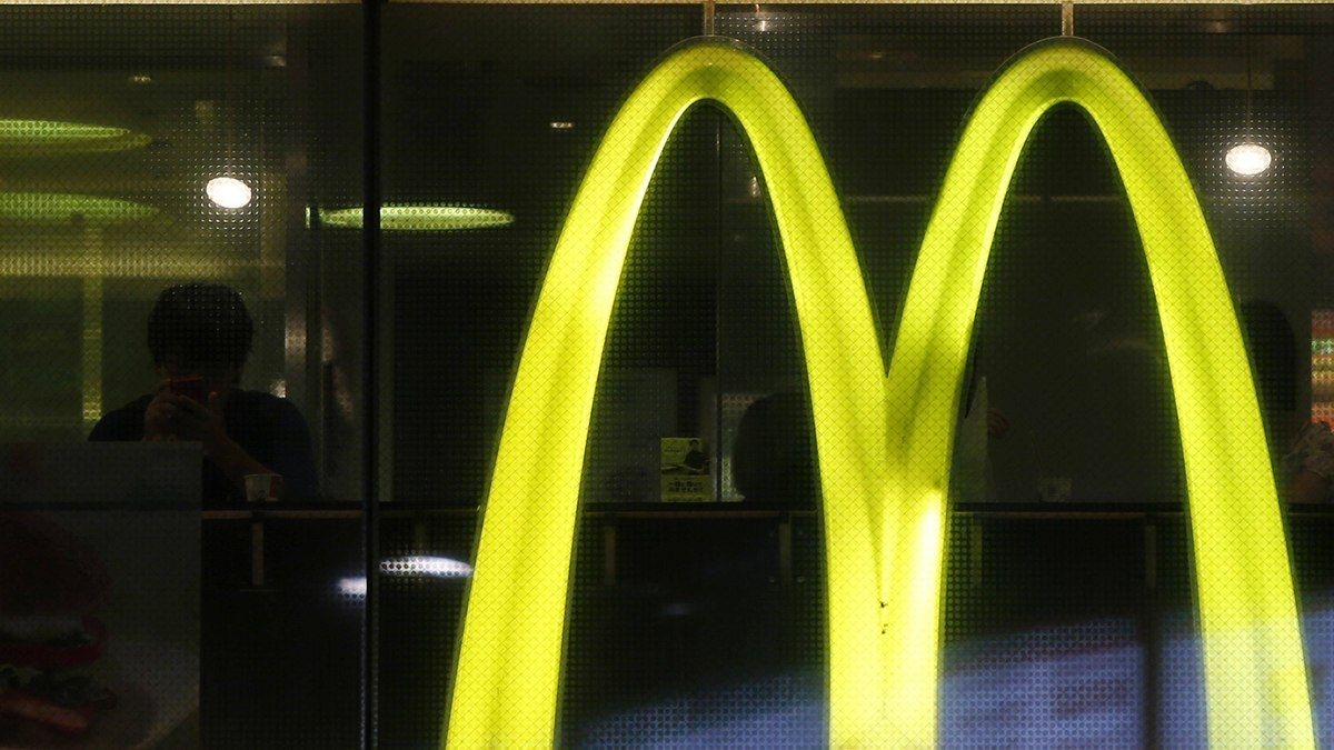 Bebê nasce no estacionamento do McDonald’s