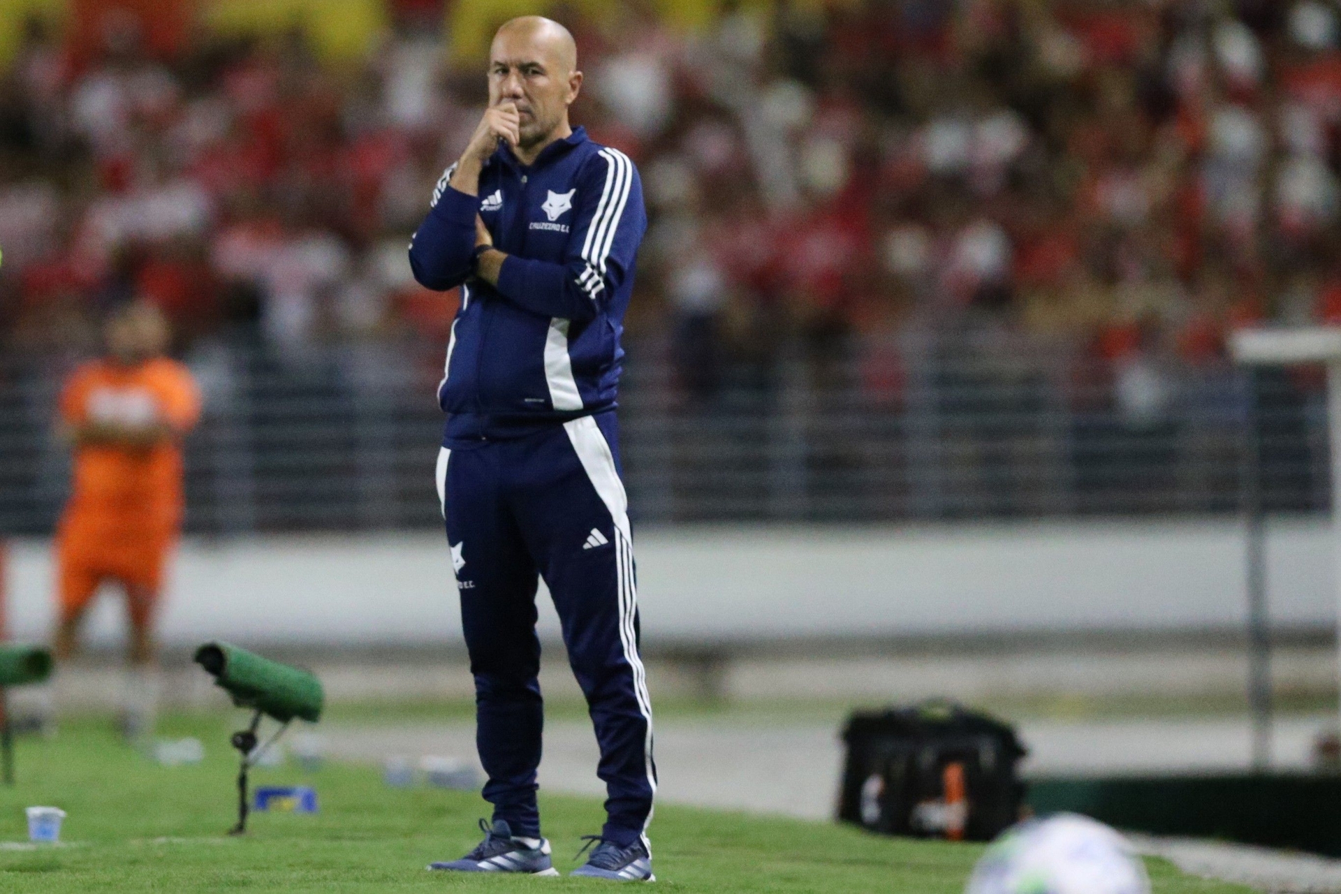 Técnico do Cruzeiro elogia torcida do CRB após jogo