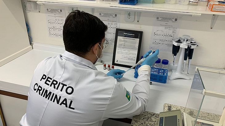 Perito dá detalhes de exame que constatou morte de mulher por envenenamento; filha foi apreendida