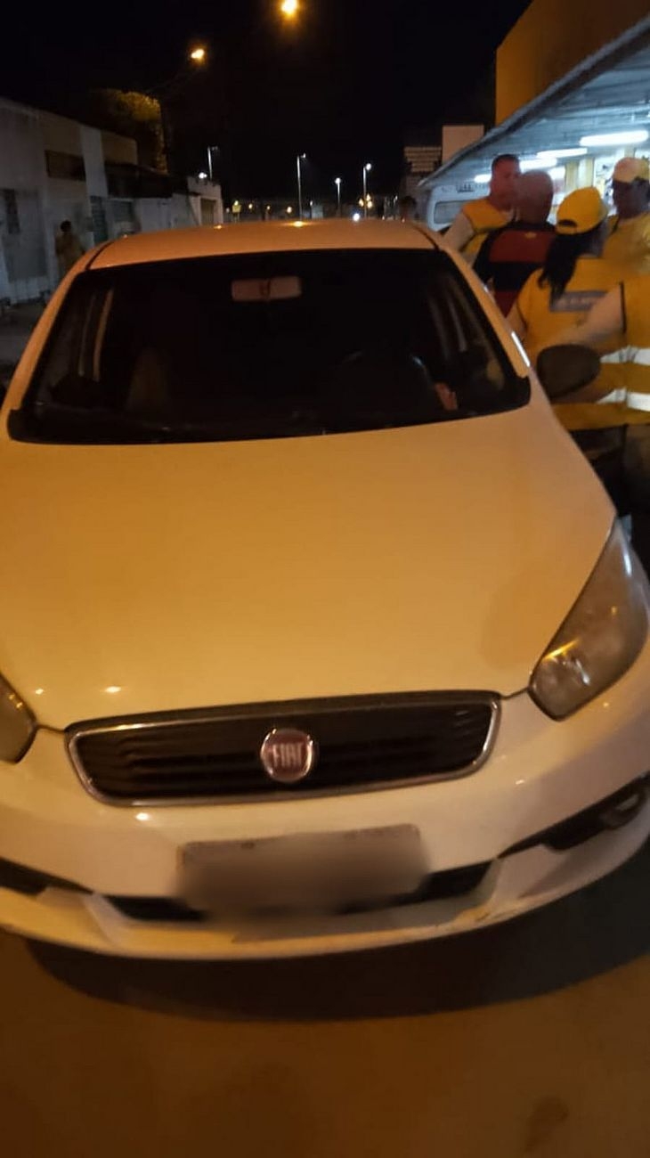 Homem desacata agentes, diz que é das Forças Armadas e é preso por embriaguez ao volante