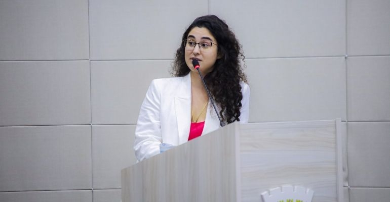 Teca Nelma assina pedido de informação sobre acordo com Braskem