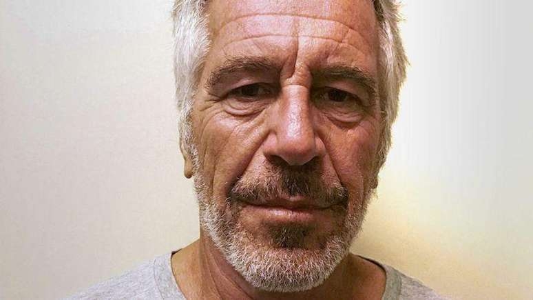 Jeffrey Epstein: documentos revelam novos detalhes sobre como empresário recrutava meninas para tráfico sexual