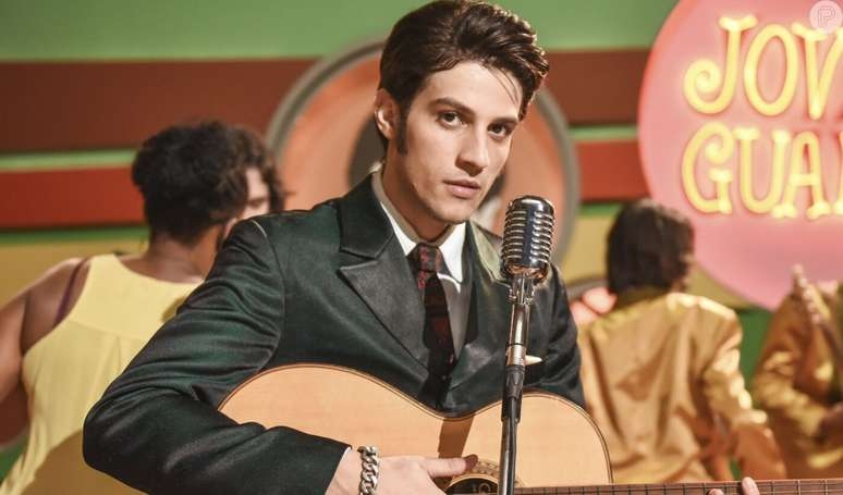 Por que Chay Suede, o Mavi de 'Mania de Você', abandonou a carreira de cantor? Artista lançou álbuns e participou de 'Rebelde Brasil'