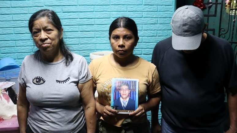 El Salvador: 'Prenderam meu filho injustamente, mas toda minha família vai votar no Bukele'