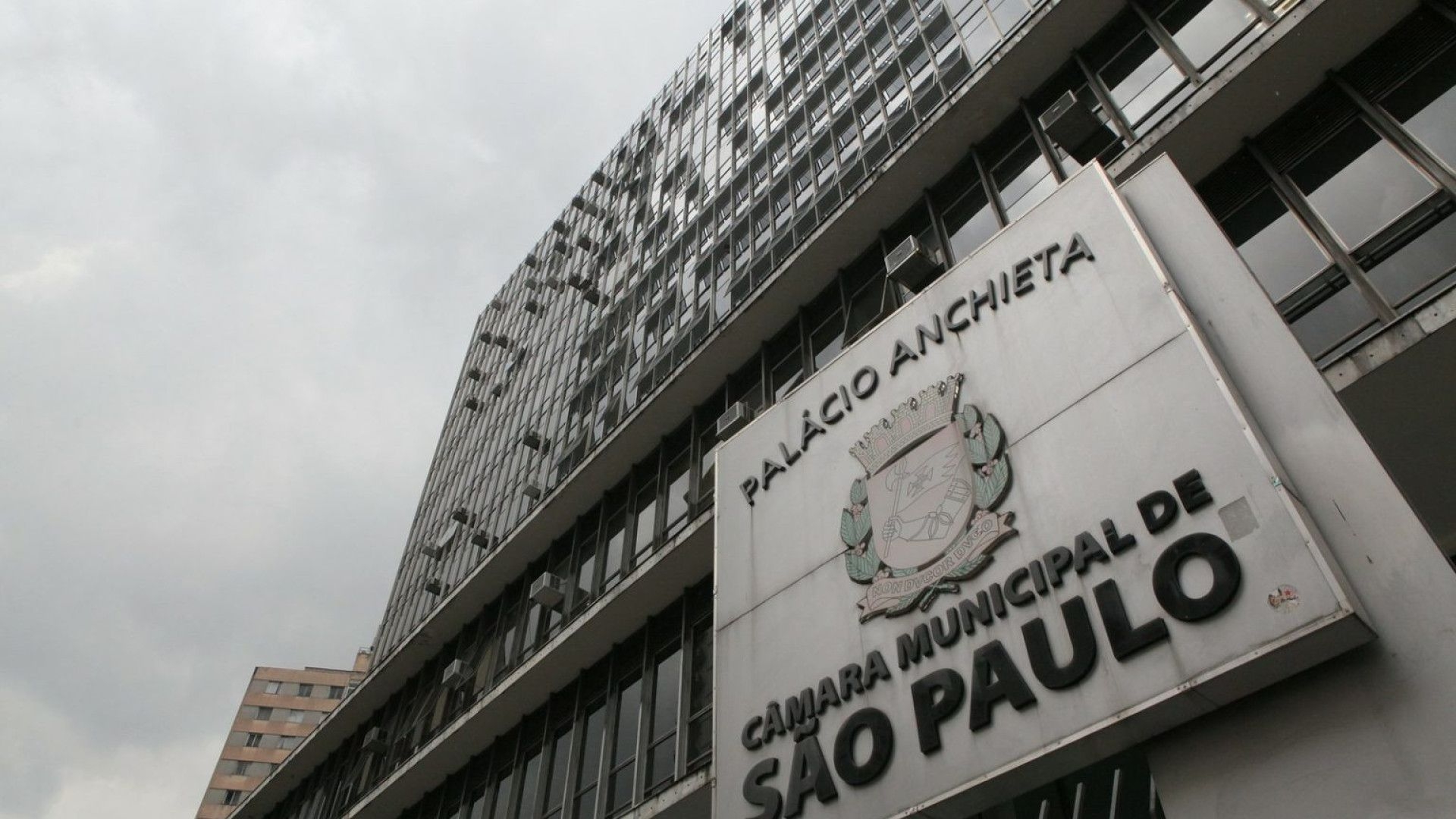 Seis vereadores retiram apoio a CPI que pretende investigar padre Júlio
