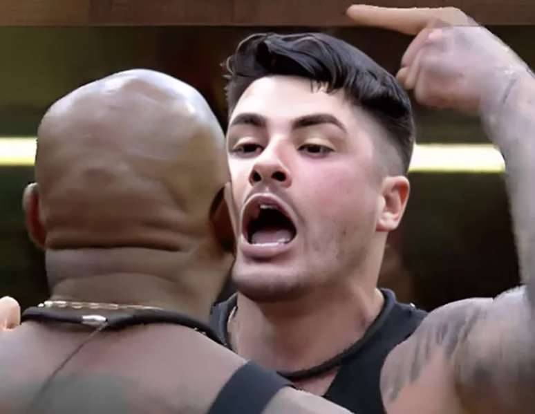 A Fazenda | Record choca ao mostrar descontrole de Lucas em briga com Cezar Black