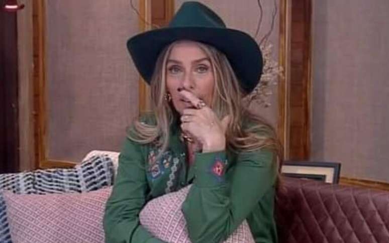 Record comemora 70 anos "inspirada" em campanha da Globo