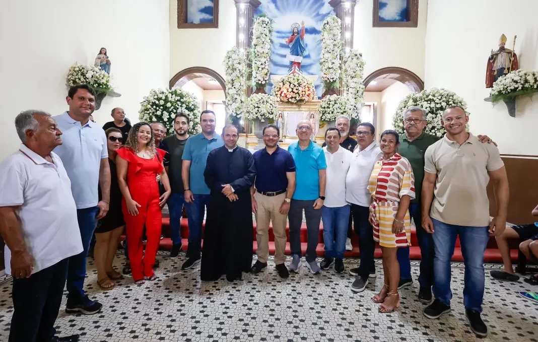 Governador em exercício Marcelo Victor visita Penedo durante festejos de Bom Jesus dos Navegantes