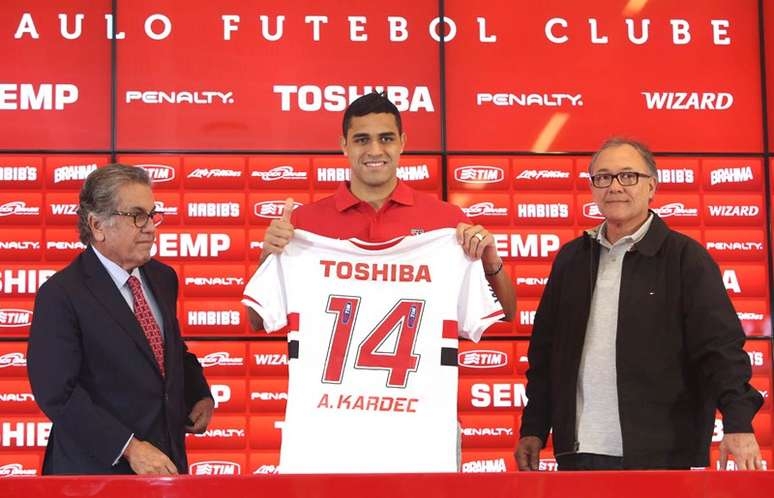 Troco? Prestes a perder Caio Paulista, São Paulo já deu chapéu no Palmeiras; relembre