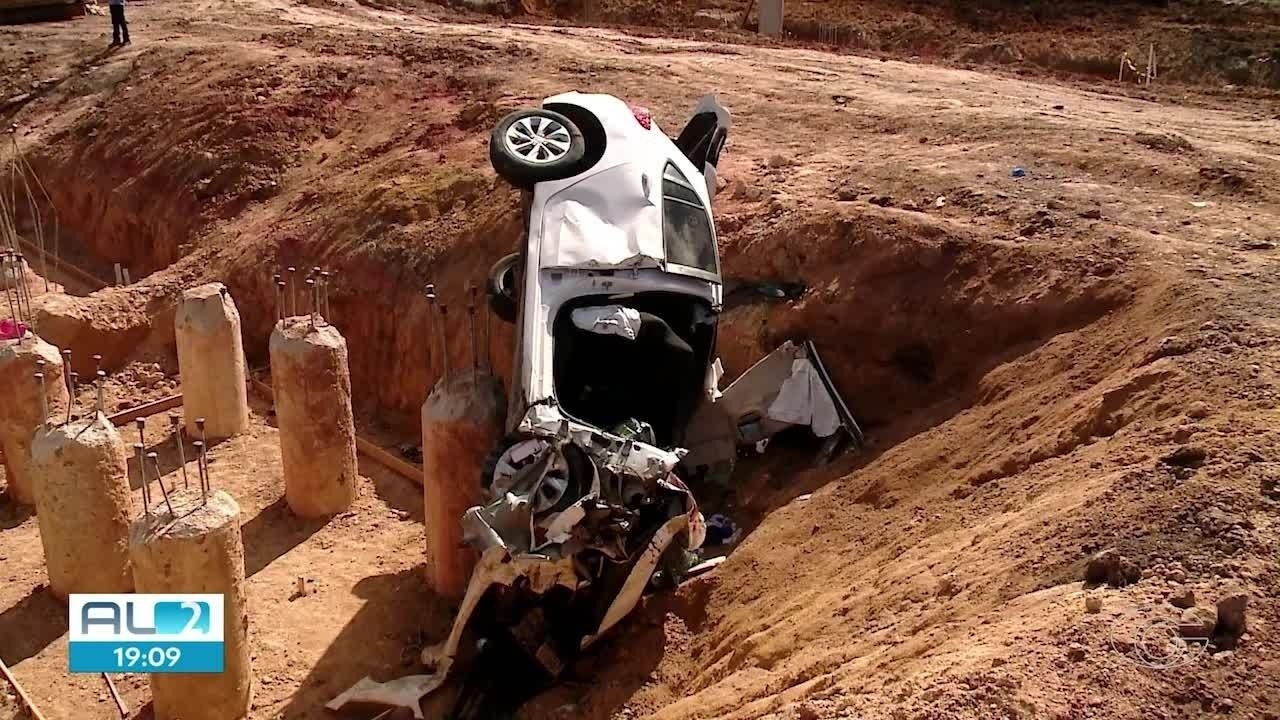 Tragédia em Marechal Deodoro: carro cai em buraco de obra