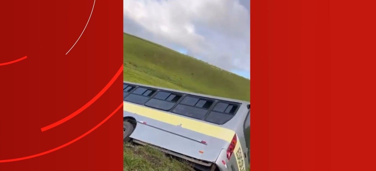 Acidente com ônibus escolar deixa estudantes feridos em Alagoas