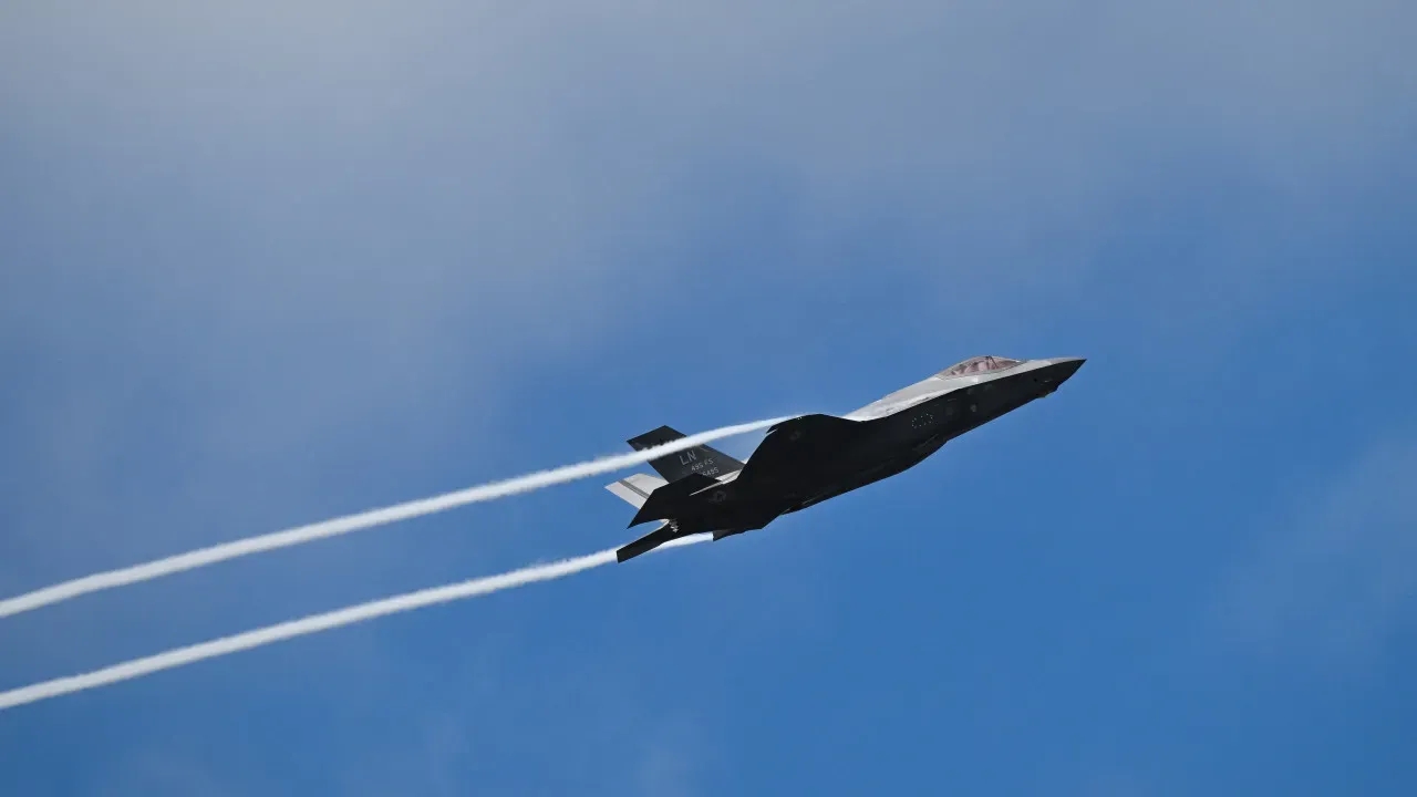 Caça F-35 dos EUA cai em base aérea do Alasca