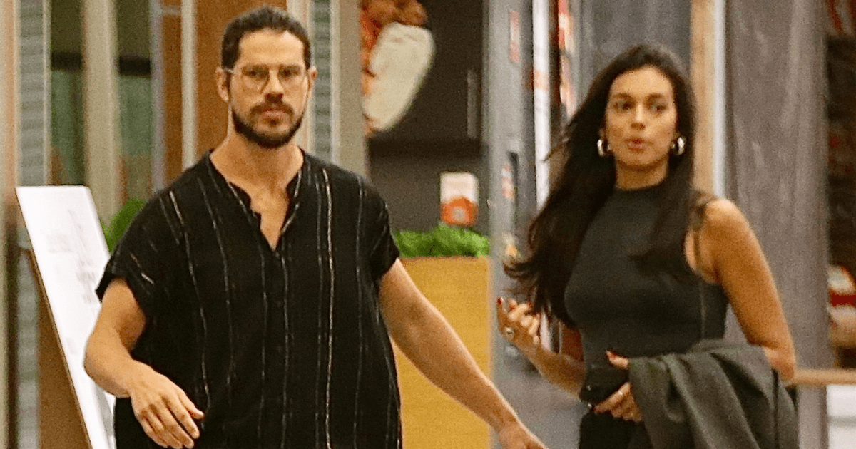 José Loreto e Alane Dias trocam beijos em festa