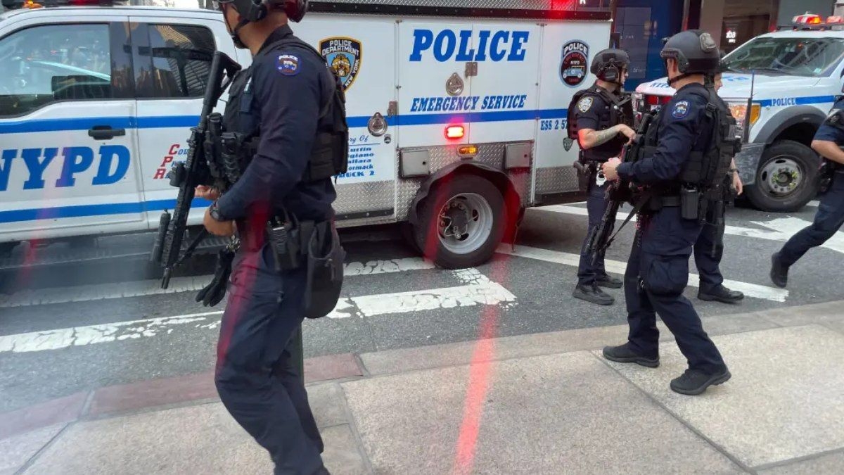 Tiroteio em Manhattan deixa três feridos e um morto