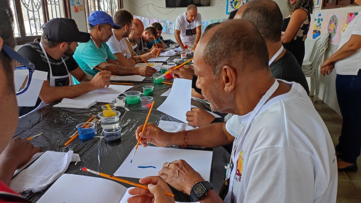 Usuários do CAPS de Penedo fazem pintura no Projeto Nise