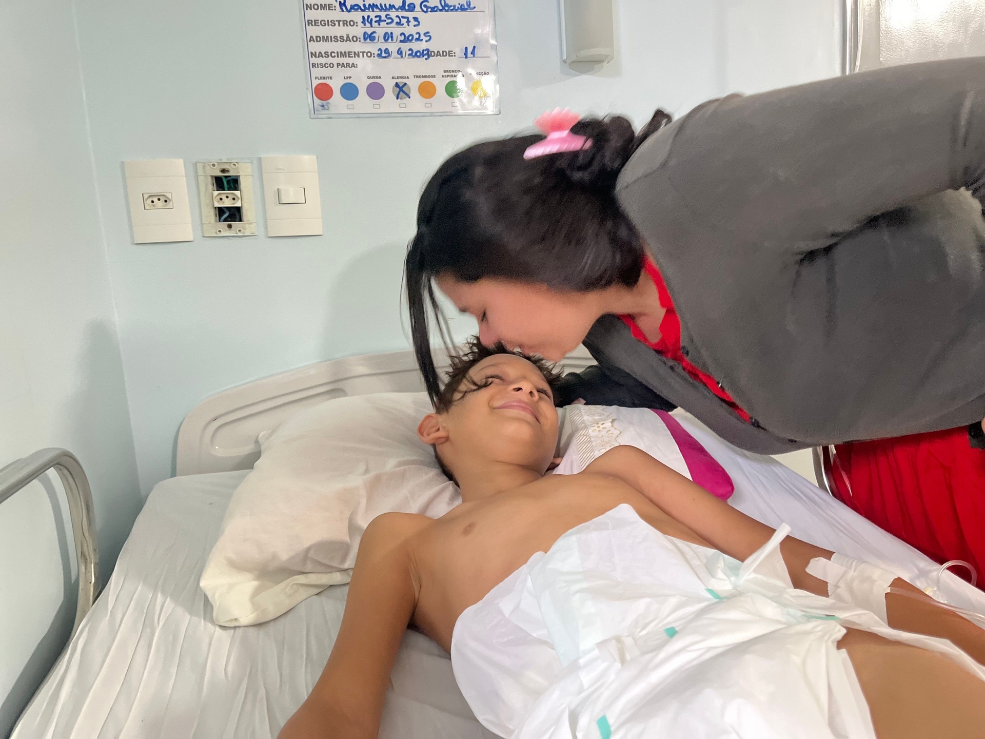 Criança se recupera após explosão de bombinhas em Maceió