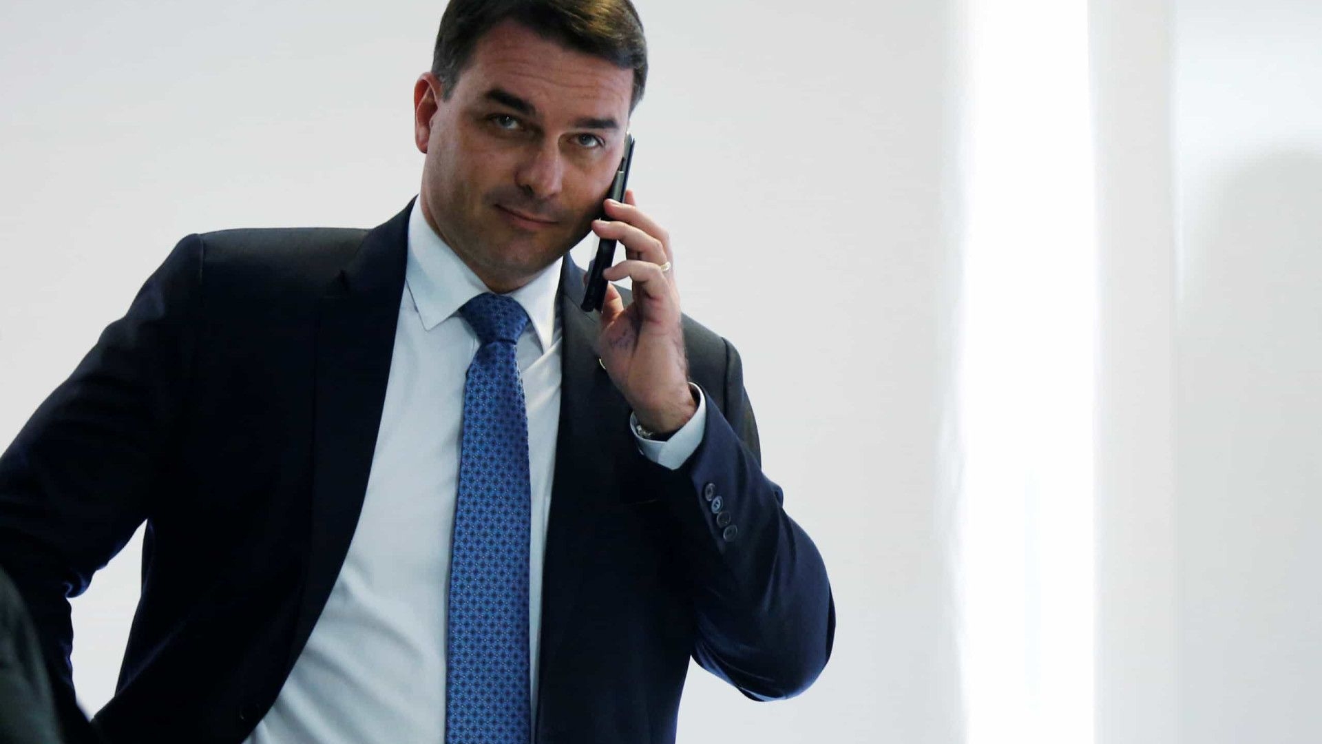 Flávio Bolsonaro defende Jordy e atribui violência do 8/1 à 'postura bélica' de Moraes