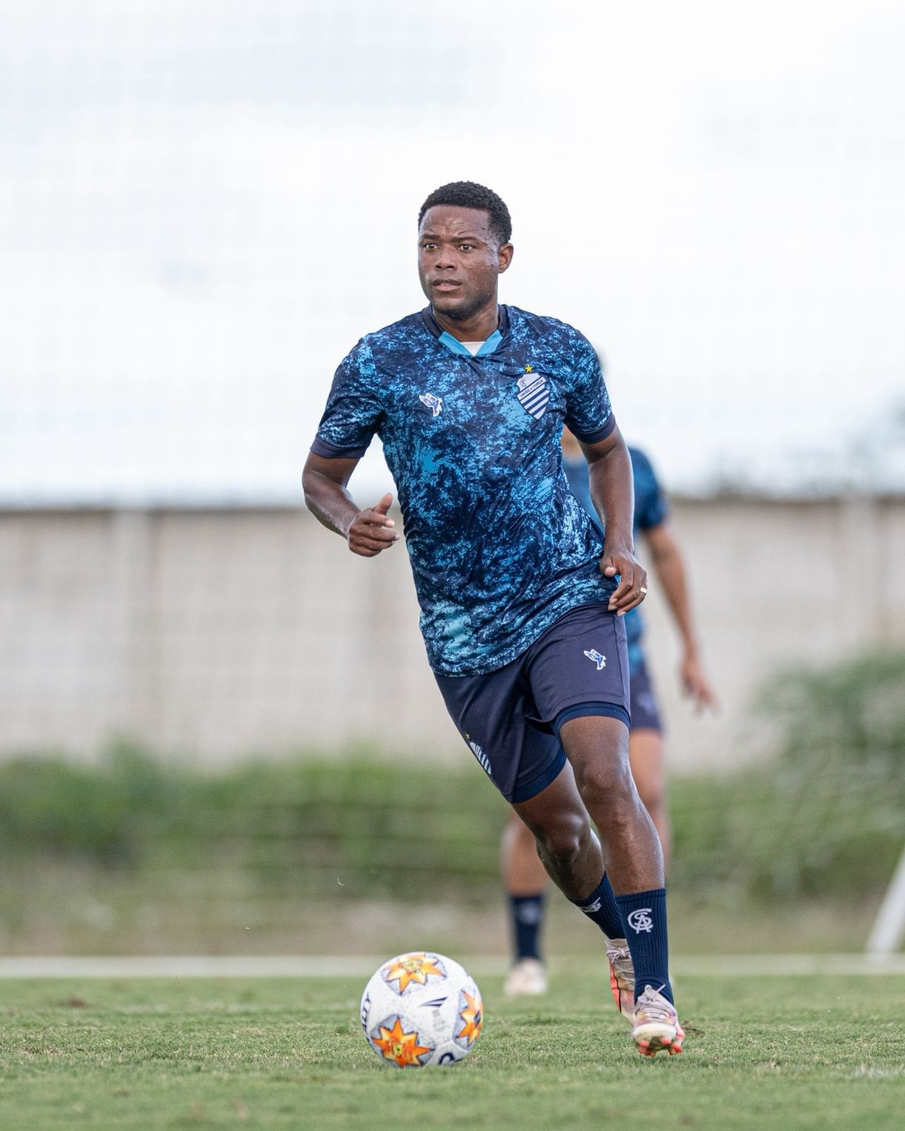 Naninho se apresenta pelo CSA e fala sobre poucos jogos