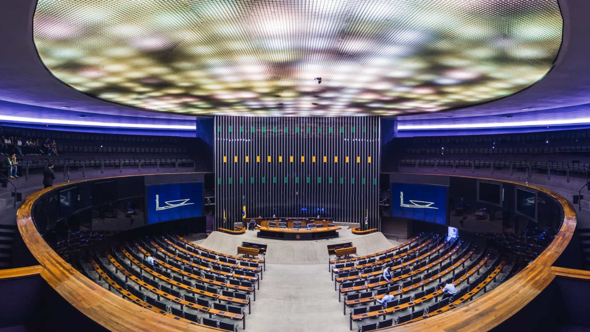 Parlamentares têm férias de 40 dias e só retornam ao Congresso em 2/2