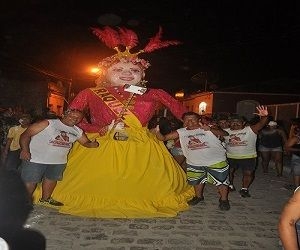 A Boneca Raquel que abrilhanta todos os anos o Carnaval de Penedo saiu ontem