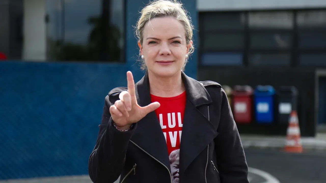 Lula escolhe Gleisi para comandar articulação política