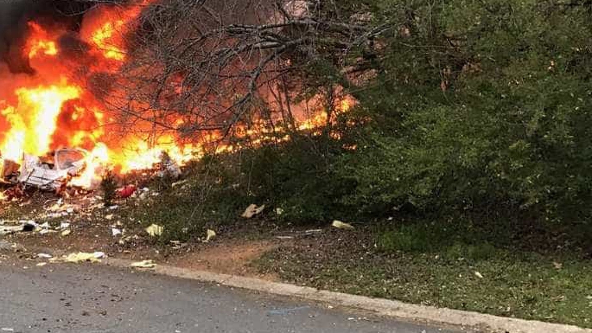 Duas pessoas morrem após avião derrapar e explodir em aeroporto de Cuiabá