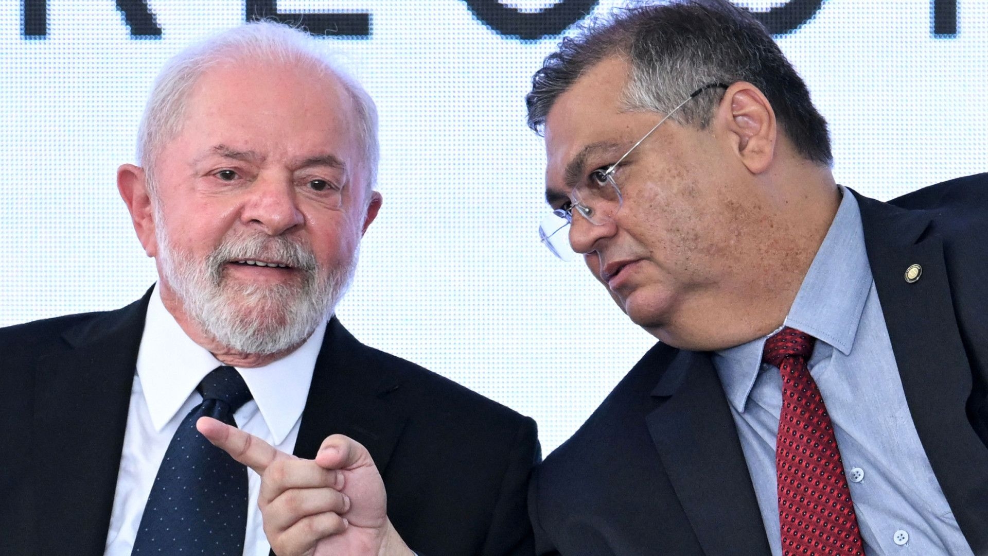 Lula admite 'preocupação' em tirar Dino do MJ por conta de colaboração política no governo