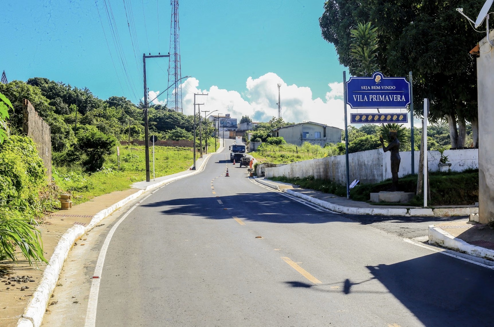 Penedo inaugura 4 km de ruas e Centro de Hemodiálise
