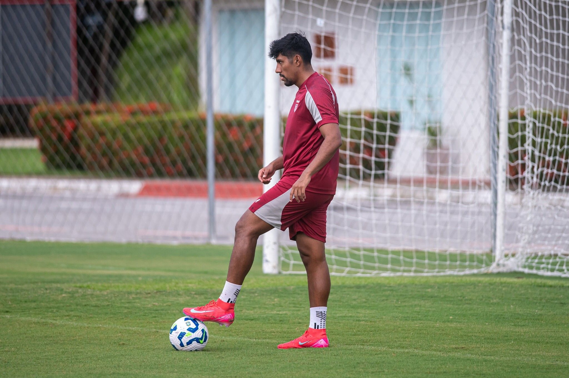 Segovia é novidade do CRB contra o Coritiba na Série B