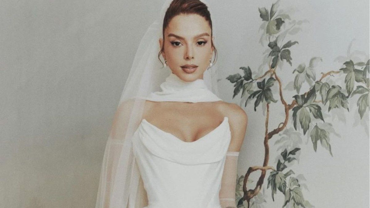 Giovanna Lancellotti casa com vestido de Vivienne Westwood