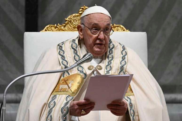 Papa Francisco apela por respeito às mulheres: "Não vamos tirar suas vozes"