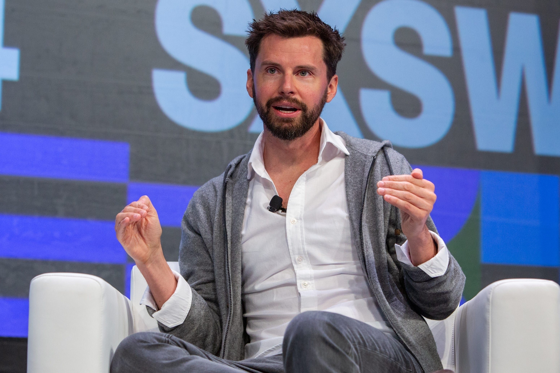 Hinge critica visão de Zuckerberg sobre amizades virtuais