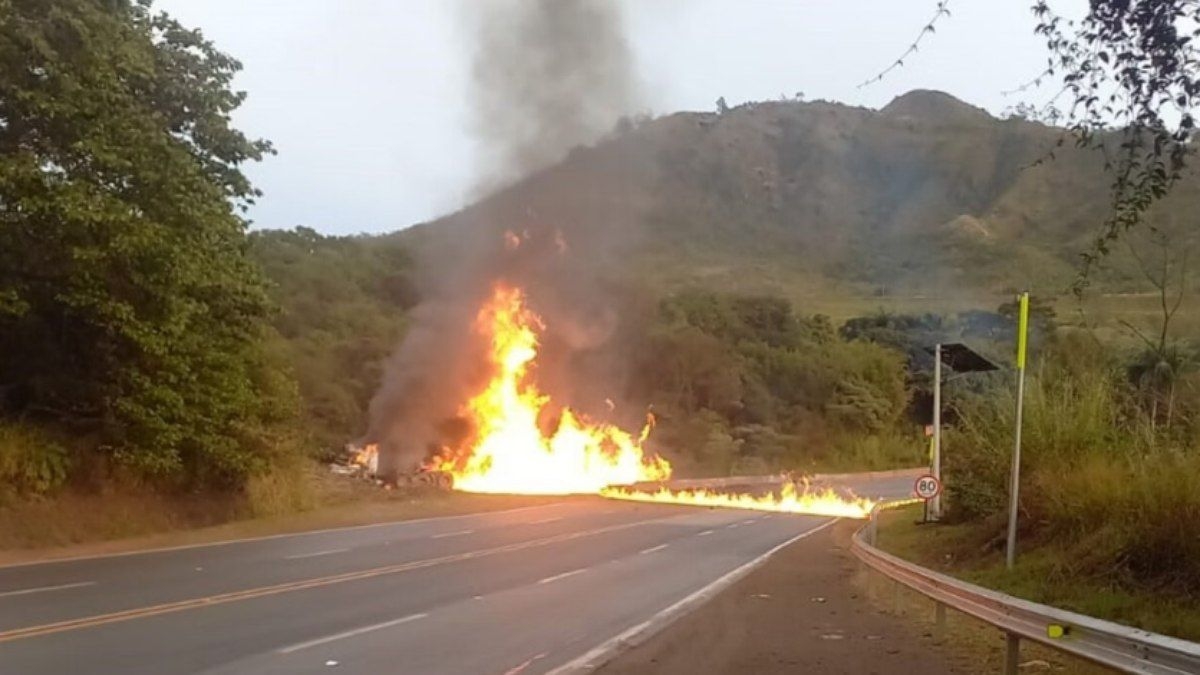 Caminhão explode e causa interdição total na BR-040
