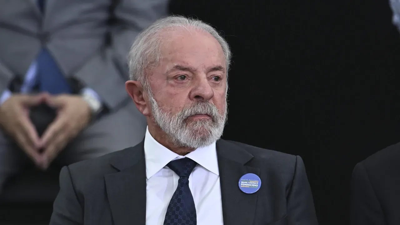 Lula defende soberania ao barrar visita de americano