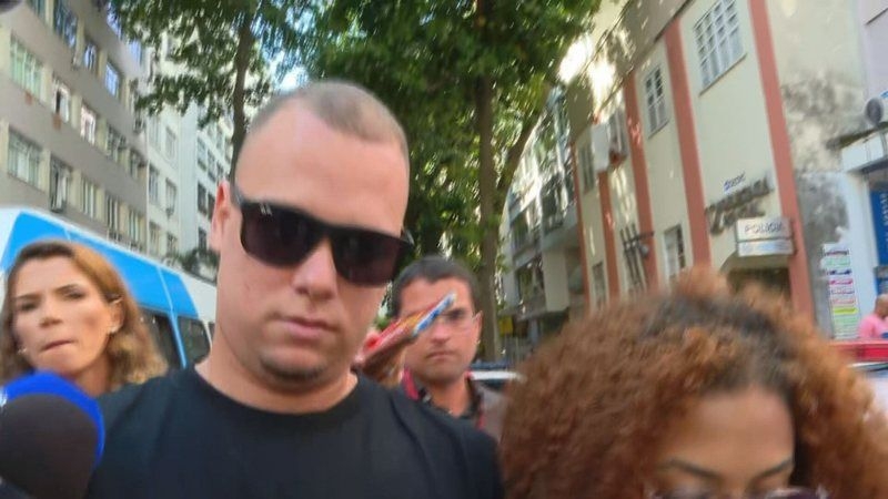 Motorista de aplicativo admite agressão a idosa por biscoito