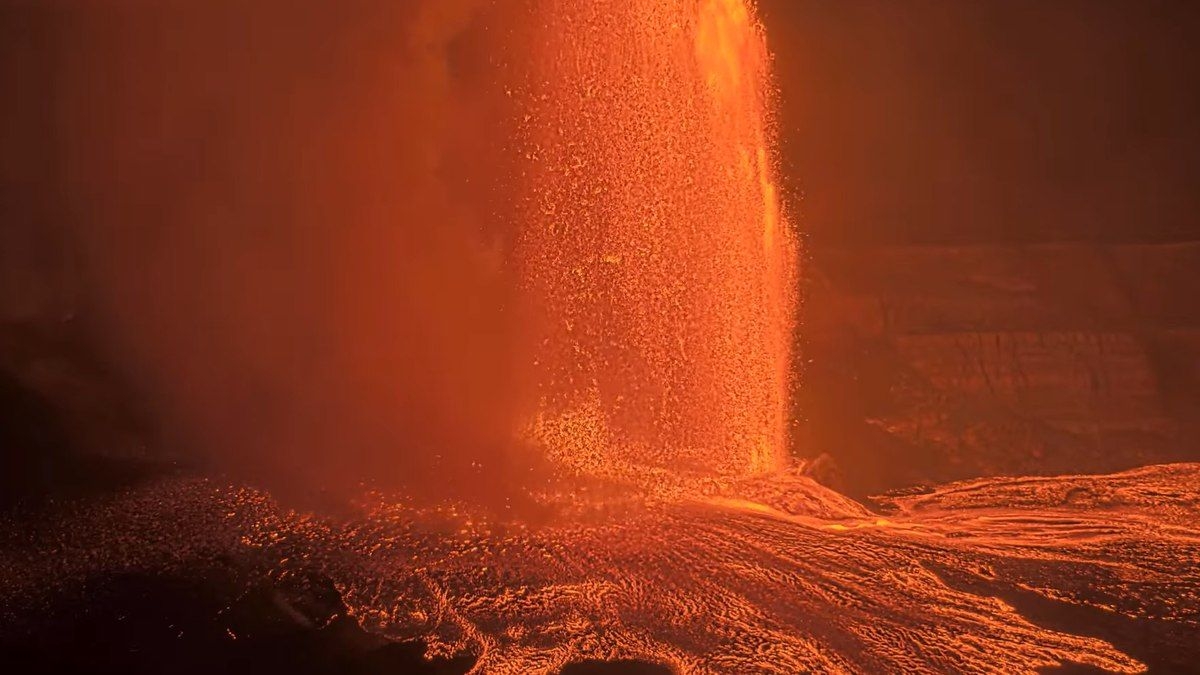 Kilauea em erupção no Havaí com lava a 300 metros