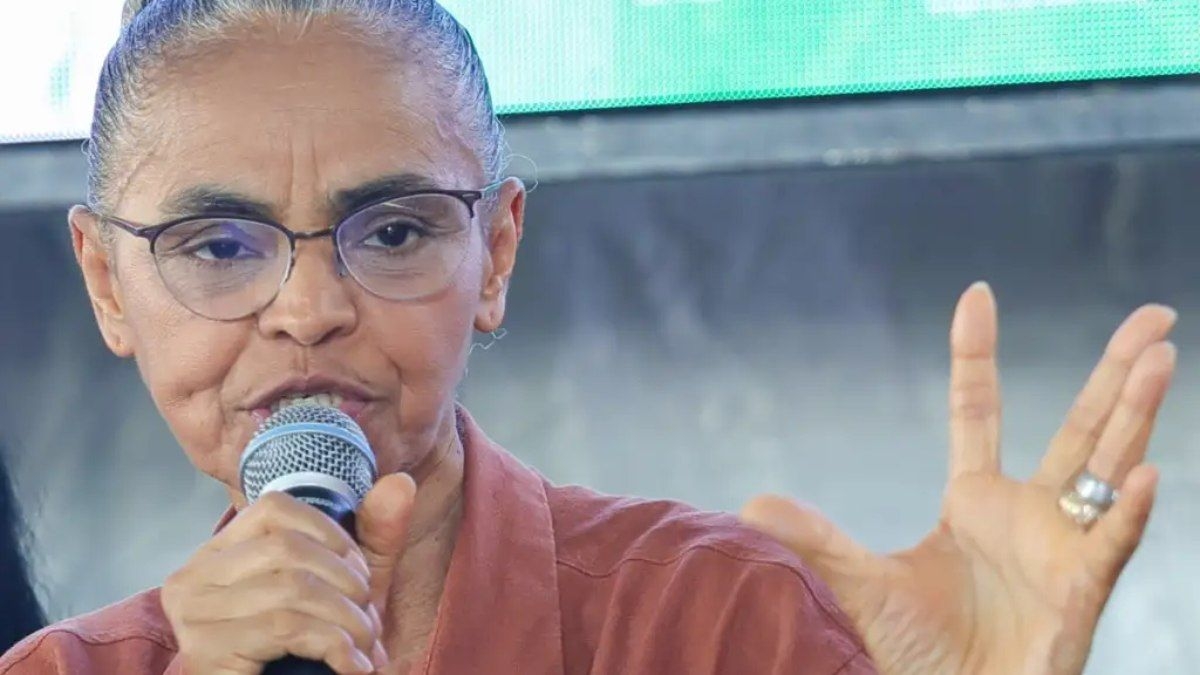 Ministra Marina Silva vai ao hospital após mal-estar