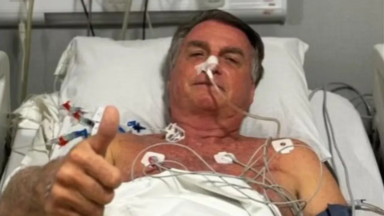 Bolsonaro fala sobre complicações intestinais após cirurgia