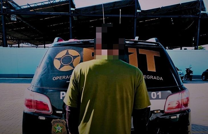 Polícia prende homem condenado por roubo de celulares na orla de Ponta Verde
