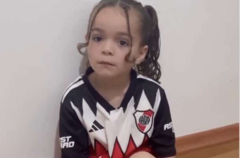 Garota argentina chora com ida de De La Cruz para o Flamengo
