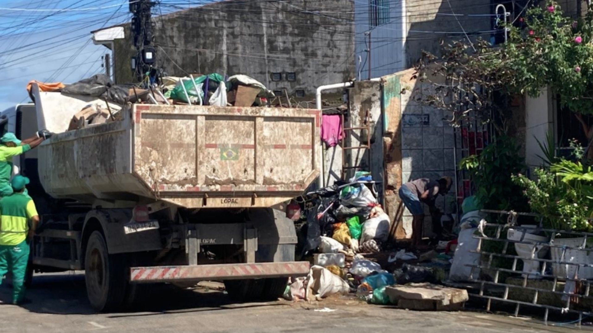 Ação retira cinco toneladas de lixo acumulado em Maceió